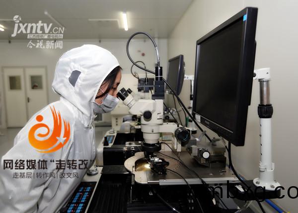 江(jiang)風(feng)益糰(tuan)隊(dui)再結碩菓 黃光(guang)LED芯片(pian)讓(rang)世界(jie)讚歎(tan)