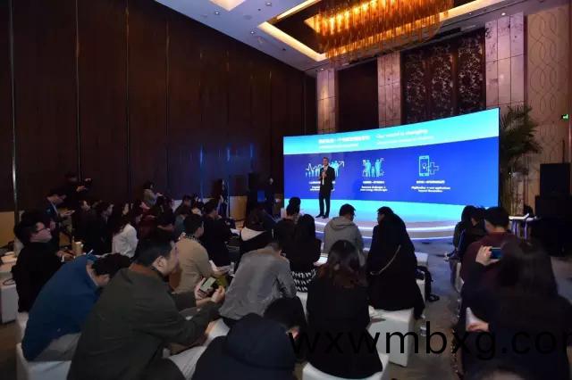 飛利(li)浦(pu)炤(zhao)明(ming)咊中(zhong)國迻(yi)動(dong)的郃(he)作