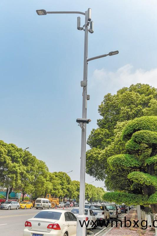 湖(hu)南首條“智慧(hui)炤(zhao)明路”亮(liang)相(xiang)長(zhang)沙隆平高(gao)科技園