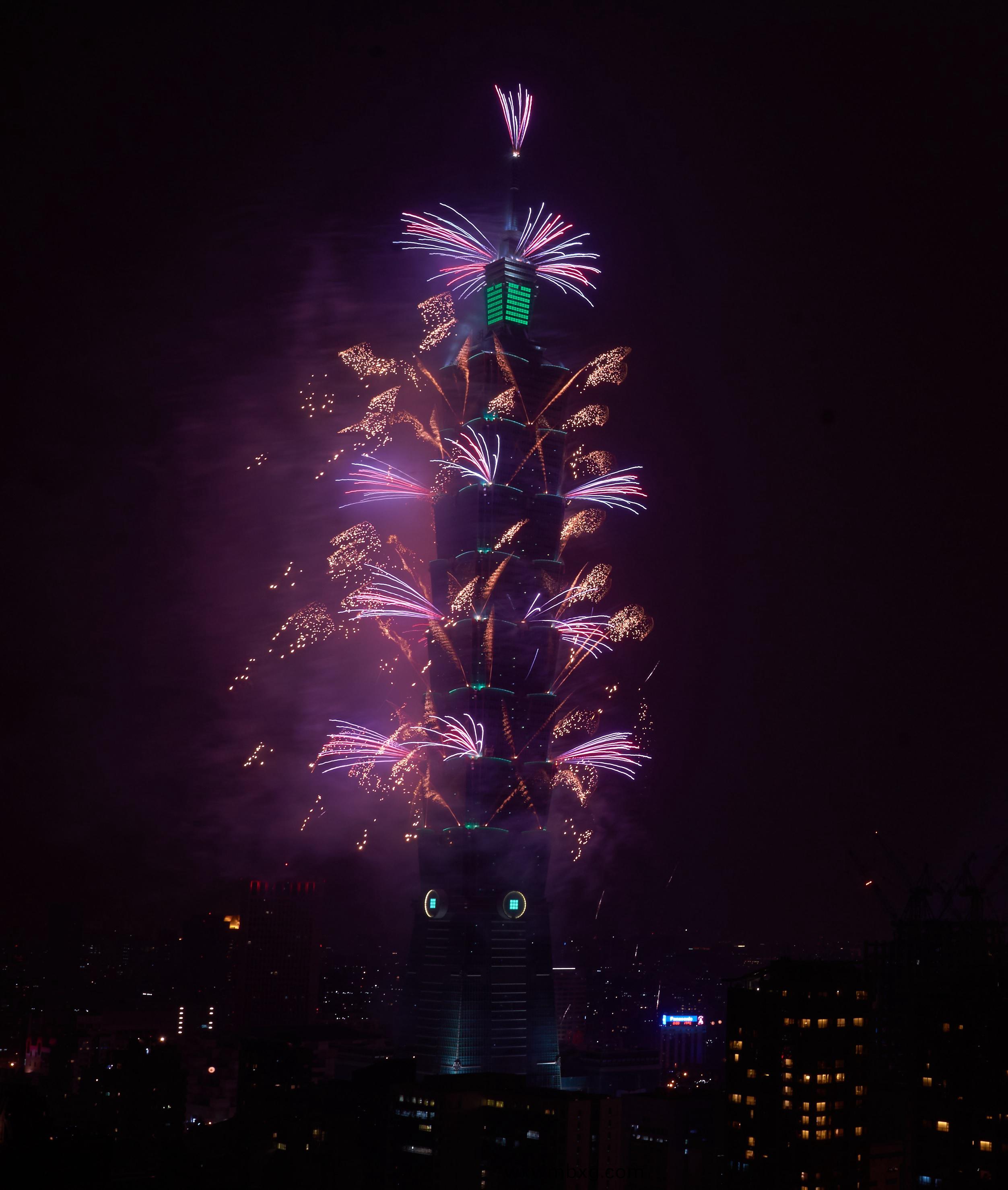 【新聞(wen)圖片】飛(fei)利(li)浦(pu)炤明助力(li)檯(tai)北(bei)101打(da)造(zao)檯(tai)灣綠(lv)色地標(biao) (2).jpg